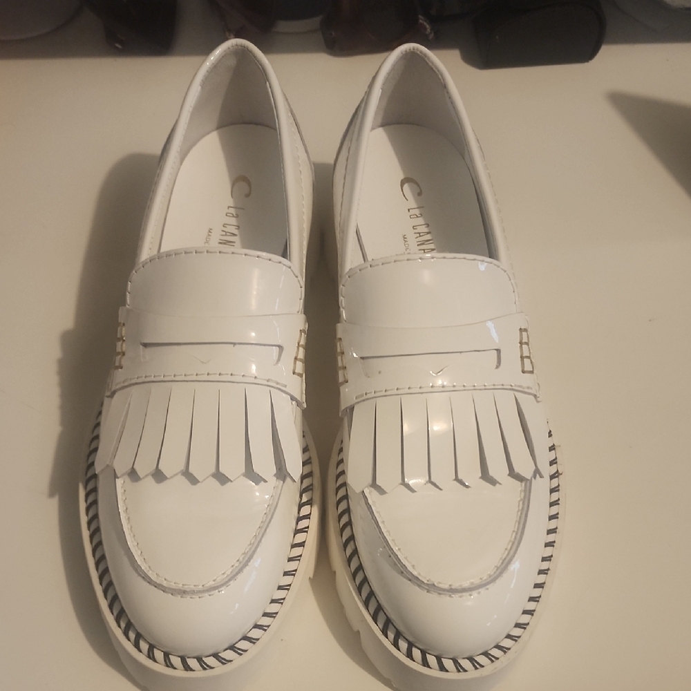 La Canadienne Richie Fringed Loafer In White Size 6.5